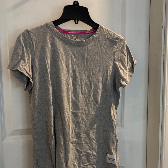 Calvin Klein Heather Gray T-Shirt - Picture 1 of 3